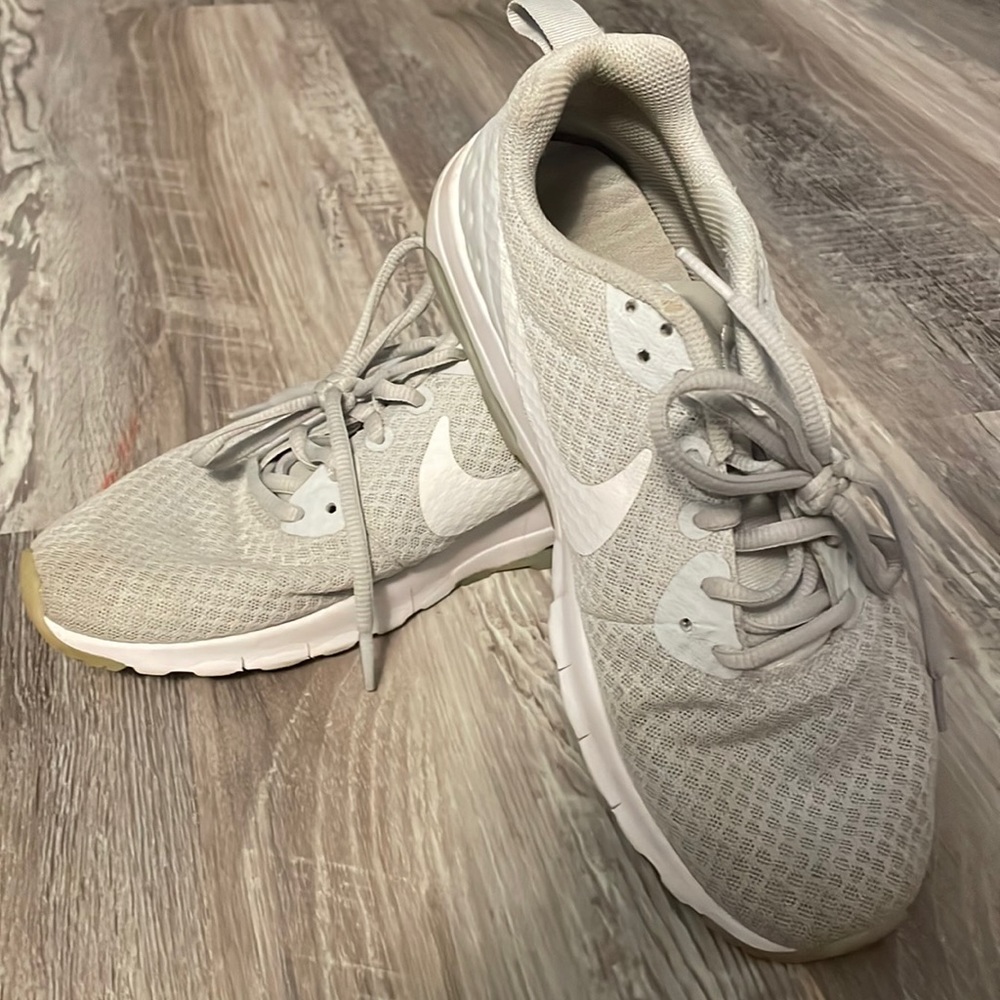 Light grey gently used Nike sneakers fit like an 8